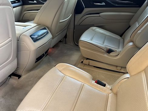 Certified 2024 Cadillac Escalade Premium Luxury image 13