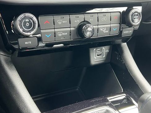 New 2026 Jeep Compass Limited image 21