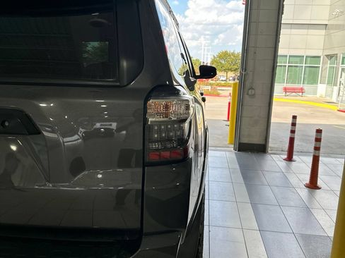 Used 2019 Toyota 4Runner TRD Off-Road AWD/4WD image 13