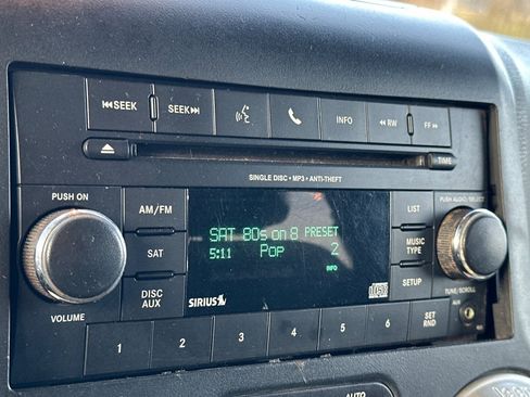 Used 2018 Jeep Wrangler Unlimited Sahara w/ Connectivity Group image 19