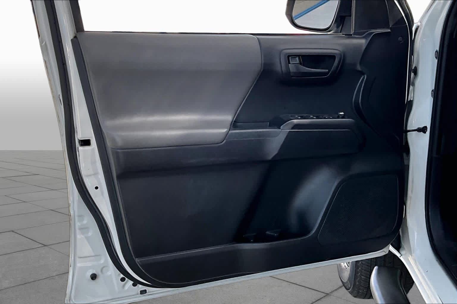 Used 2018 Toyota Tacoma SR w/ SR Convenience Package RWD image 20