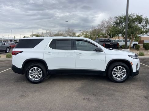 Used 2022 Chevrolet Traverse LS FWD image 2