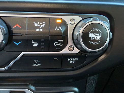 Used 2020 Jeep Gladiator Overland image 16