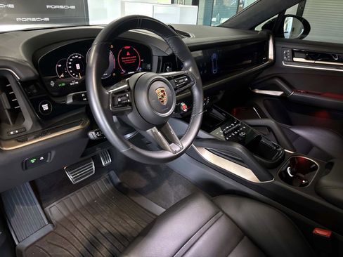 Certified 2024 Porsche Cayenne Turbo GT AWD/4WD image 4