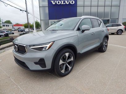 New 2025 Volvo XC40 B5 Core w/ Protection Package Premier