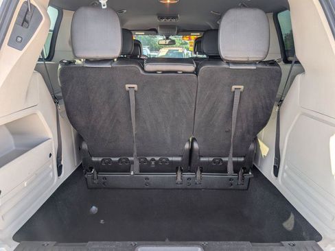 Used 2020 Dodge Grand Caravan SXT FWD image 12