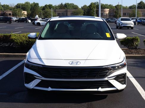 Used 2024 Hyundai Elantra Limited FWD image 2