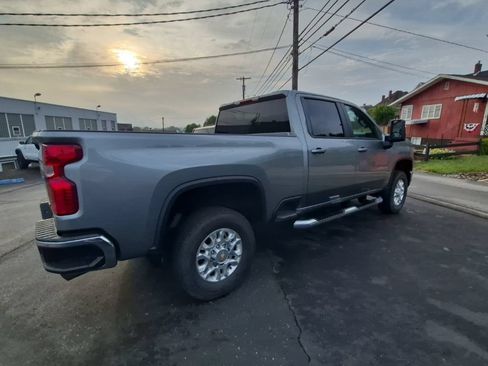 Used 2024 Chevrolet Silverado 2500 LT AWD/4WD image 8
