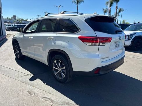 Used 2017 Toyota Highlander XLE w/ Carpet Mat Package AWD/4WD image 10