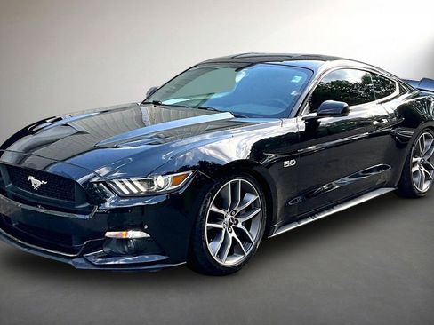 Used 2017 Ford Mustang GT Premium RWD image 3