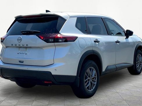 Used 2025 Nissan Rogue S image 5