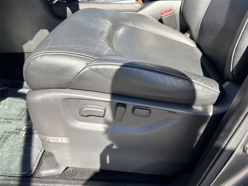 Used 2024 Nissan Armada SL w/ Captain's Chairs Package image 13
