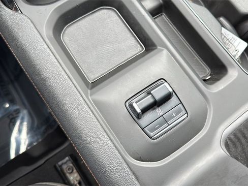 Used 2025 GMC Sierra 2500 AT4 image 36