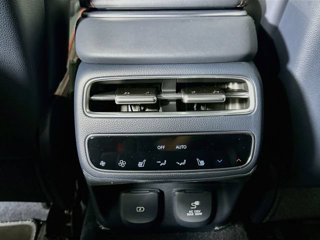 New 2027 Genesis GV70 3.5T Prestige AWD/4WD image 18