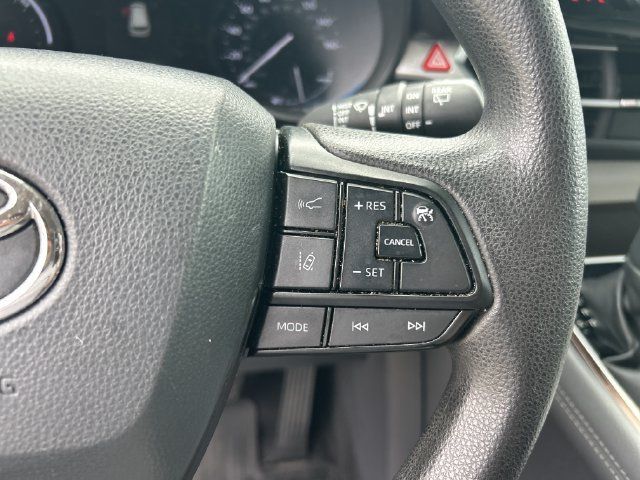 Used 2024 Toyota Sienna LE AWD/4WD image 21