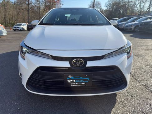 Used 2023 Toyota Corolla LE FWD image 2