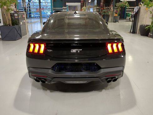 Used 2024 Ford Mustang GT Premium image 9