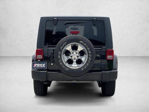 Used 2018 Jeep Wrangler Sahara w/ Connectivity Group AWD/4WD image 4