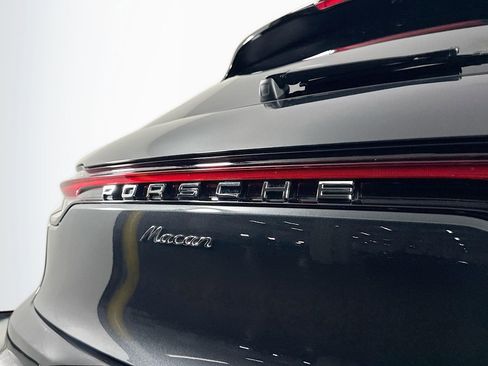 Certified 2025 Porsche Macan image 16