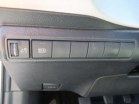 Used 2022 Toyota Corolla XSE FWD image 17