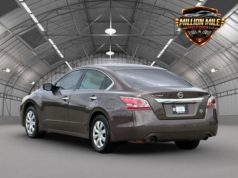 Used 2015 Nissan Altima 2.5 S FWD image 10