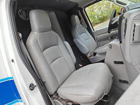 Used 2012 Ford E-450 and Econoline 450 Super Duty w/ Ambulance Prep Pkg image 17