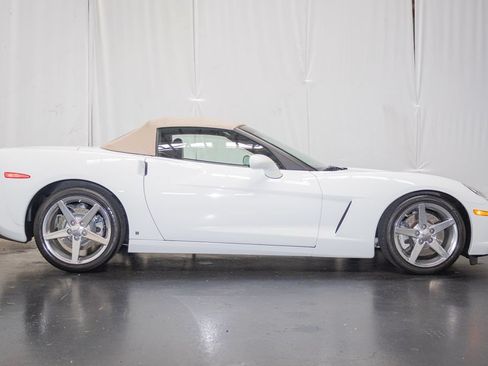 Used 2007 Chevrolet Corvette Convertible w/ Preferred Equipment Group RWD image 4