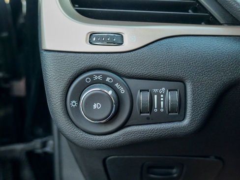 Used 2017 Jeep Cherokee Limited image 46