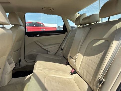 Used 2012 Volkswagen Passat 2.5 SEL FWD image 9