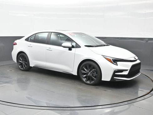 Used 2026 Toyota Corolla XSE FWD image 8
