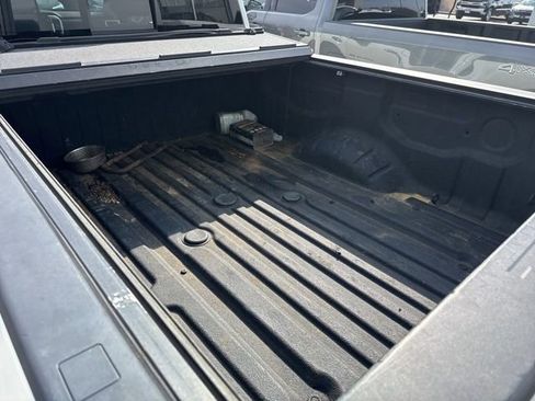 Used 2018 Nissan Titan SV w/ SV Convenience Package image 10