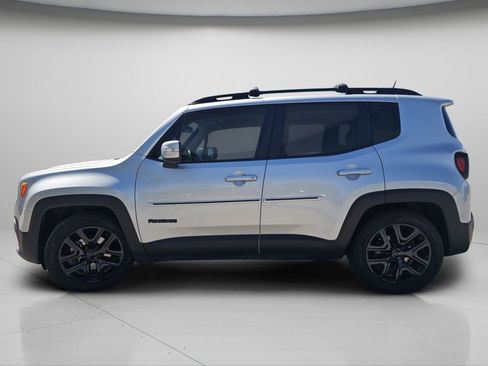 Used 2018 Jeep Renegade Altitude FWD image 21
