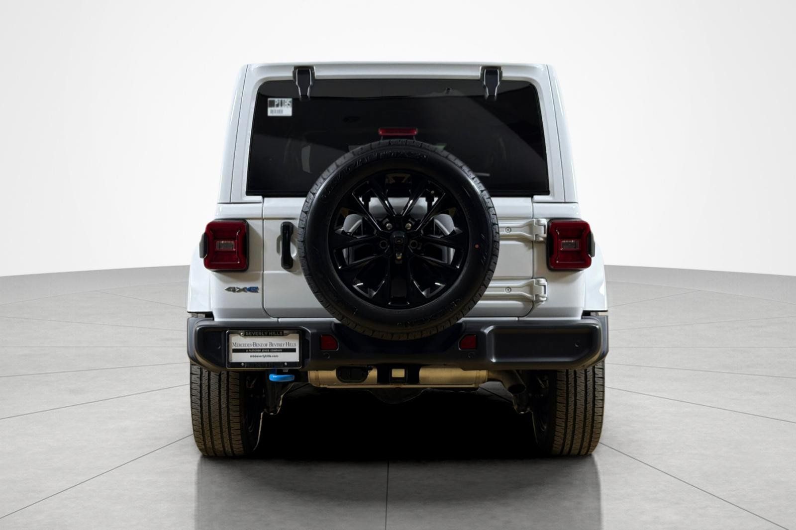 Used 2024 Jeep Wrangler Unlimited Sahara w/ Technology Group AWD/4WD image 4
