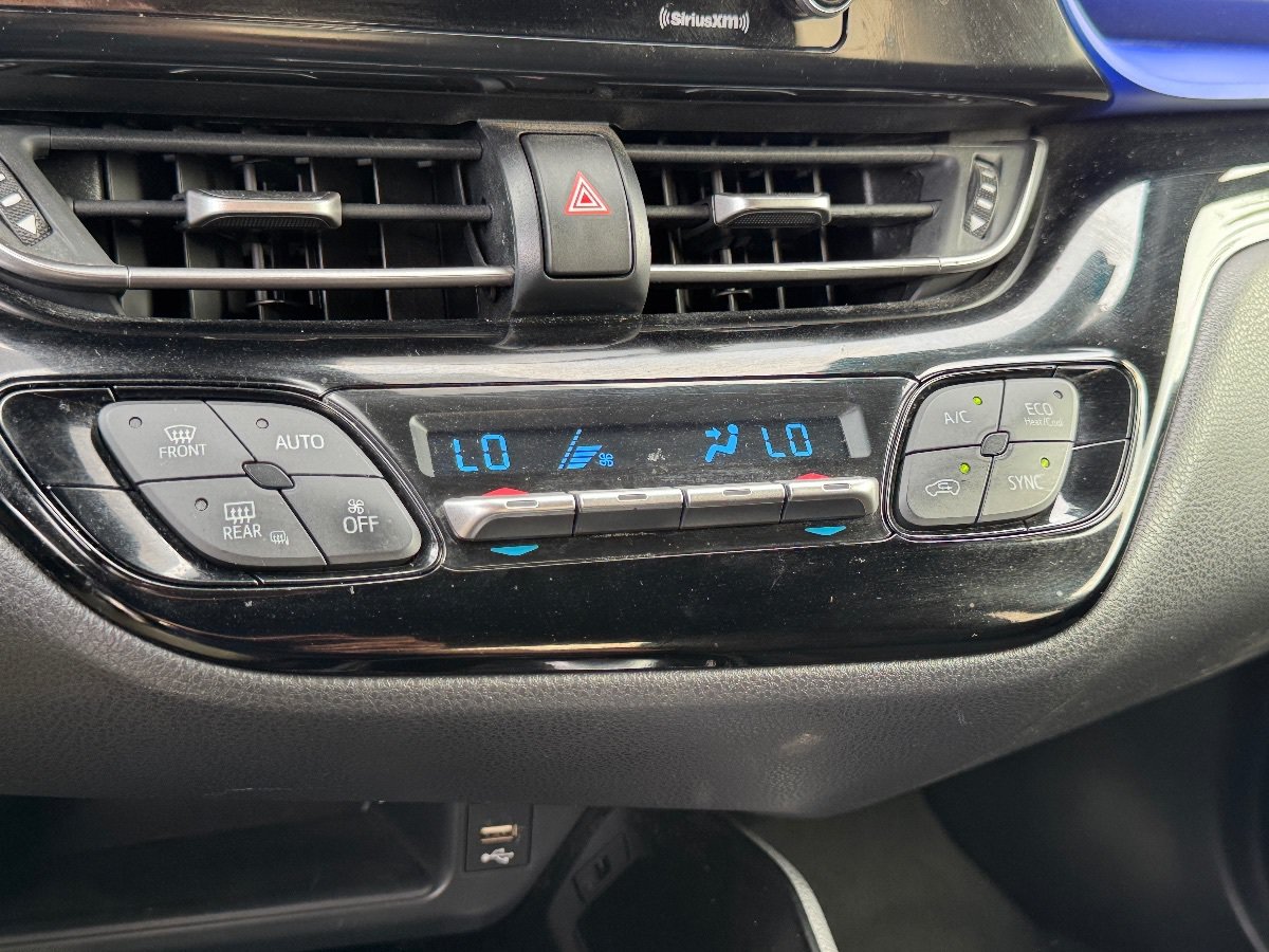 Used 2020 Toyota C-HR XLE FWD image 28