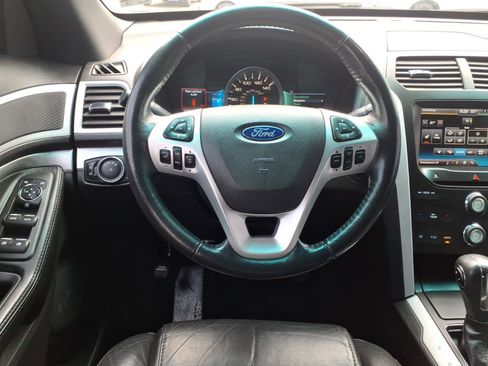 Used 2014 Ford Explorer XLT w/ Equipment Group 202A AWD/4WD image 5