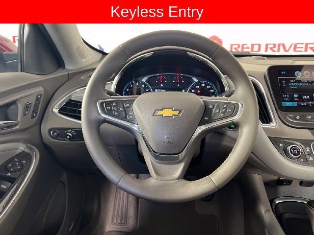 Used 2018 Chevrolet Malibu Premier w/ Premier Sun and Wheel Package FWD image 16