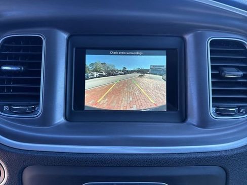 Used 2022 Dodge Charger SXT RWD image 17