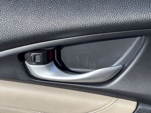 Certified 2019 Honda Civic Touring image 17