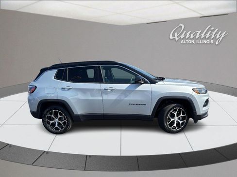 Used 2024 Jeep Compass Limited AWD/4WD image 3