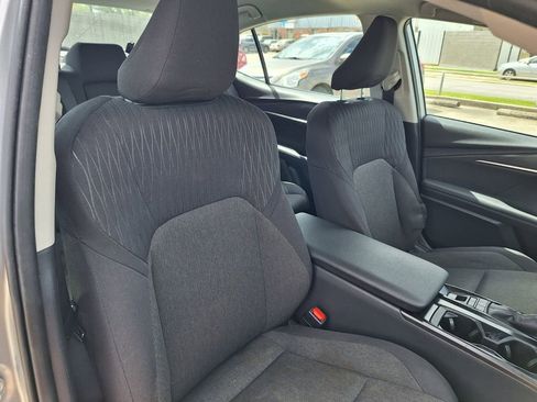 Used 2025 Toyota Camry LE image 27