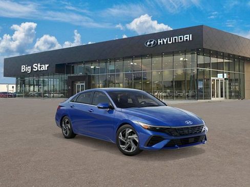 Used 2026 Hyundai Elantra Limited FWD image 2