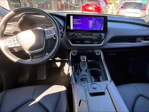 Used 2024 Toyota Grand Highlander XLE image 7