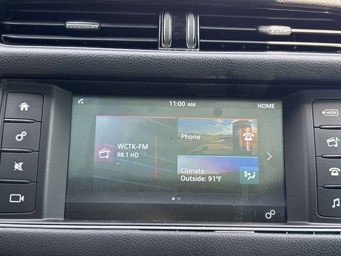 Used 2016 Jaguar XF Premium RWD image 29