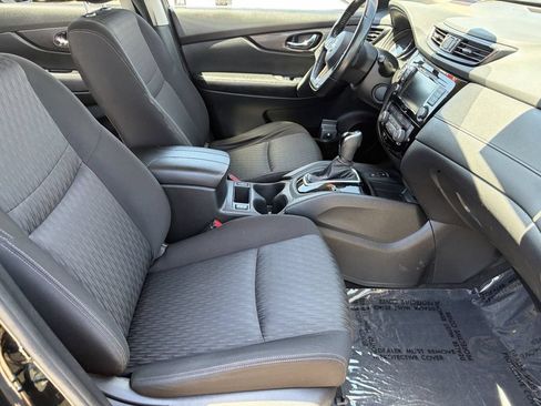 Used 2019 Nissan Rogue SV w/ Premium Package FWD image 16