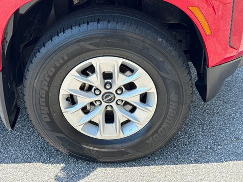Used 2024 Nissan Frontier SV RWD image 12