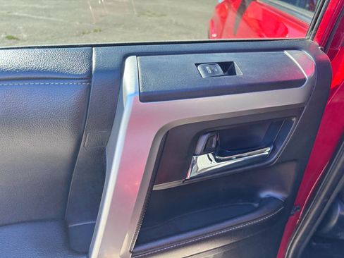 Used 2017 Toyota 4Runner SR5 image 33