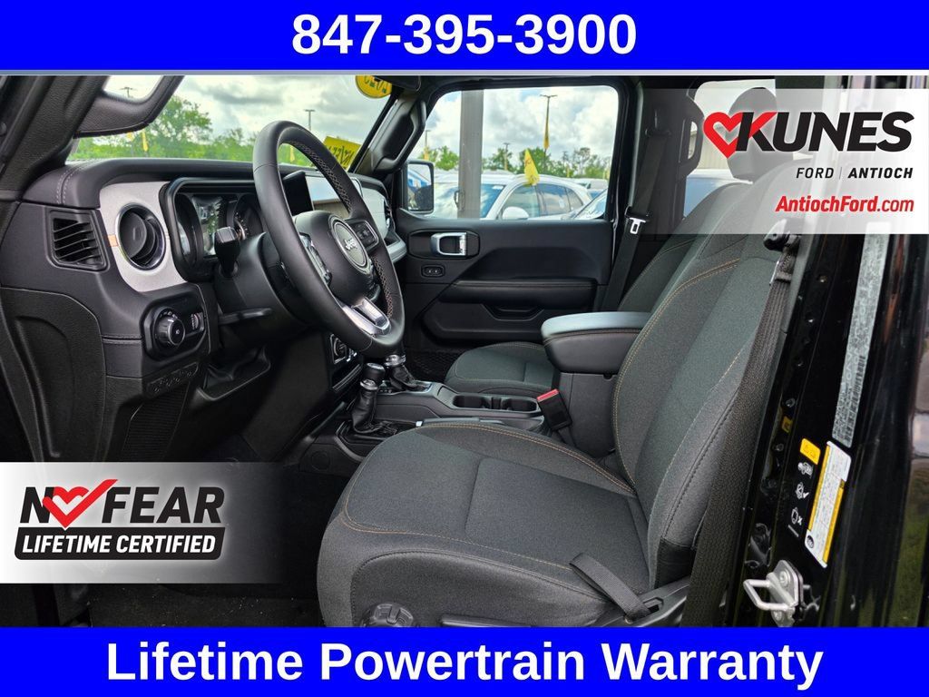 Used 2025 Jeep Wrangler Unlimited Sahara AWD/4WD image 22