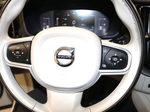 Used 2019 Volvo XC60 T5 Momentum w/ Premium Package image 31