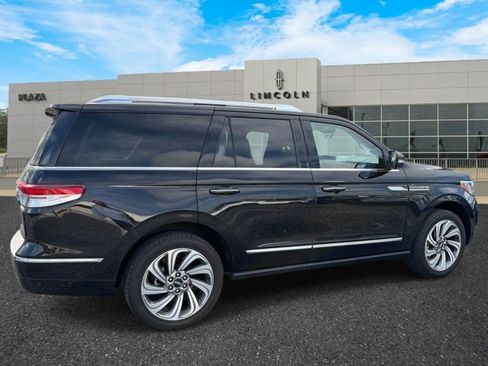 Used 2023 Lincoln Navigator Reserve RWD image 3