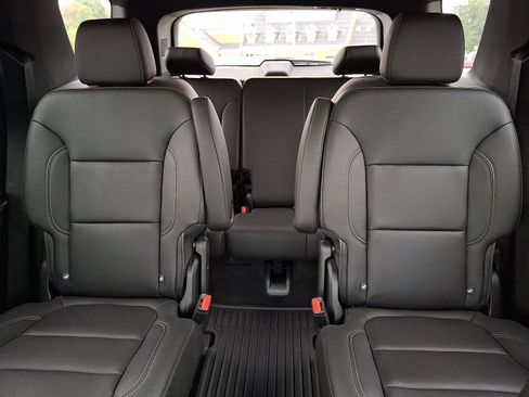 Used 2023 Chevrolet Traverse LT w/ LT Premium Package image 19